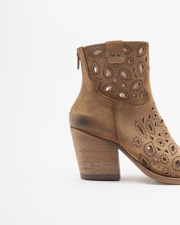 PROF 25013 Brown Ankle Boots - Camel