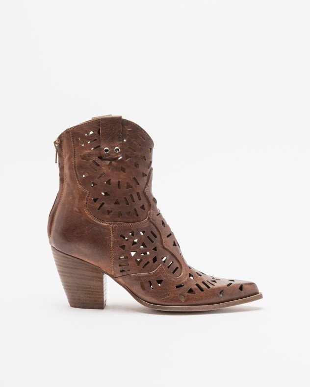 PROF ANDY Camel Ankle Boots - Camel