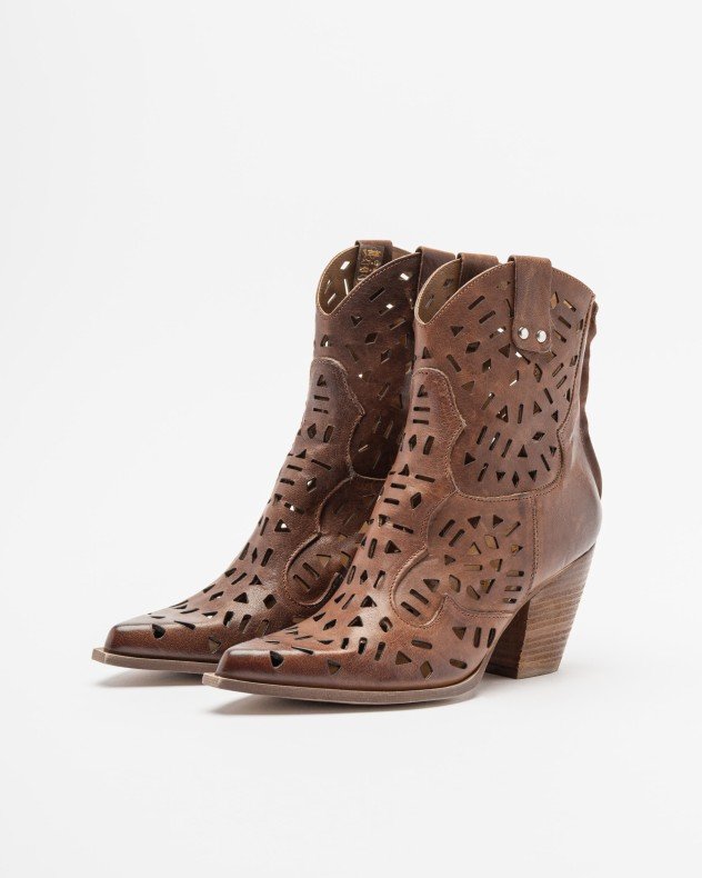 PROF ANDY Camel Ankle Boots - Camel