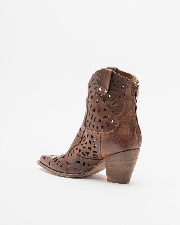 PROF ANDY Camel Ankle Boots - Camel